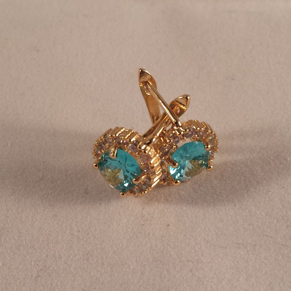 18K Yellow Gold Filled Large Oval Blue Diamond Zircon Stud Earrings 9mm 1.86ctw - Picture 2 of 2